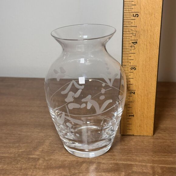 Genuine Lead Crystal Hand-Cut Made in Italy 4.5" Tall Floral Etched Vase ** - Picture 2 of 8